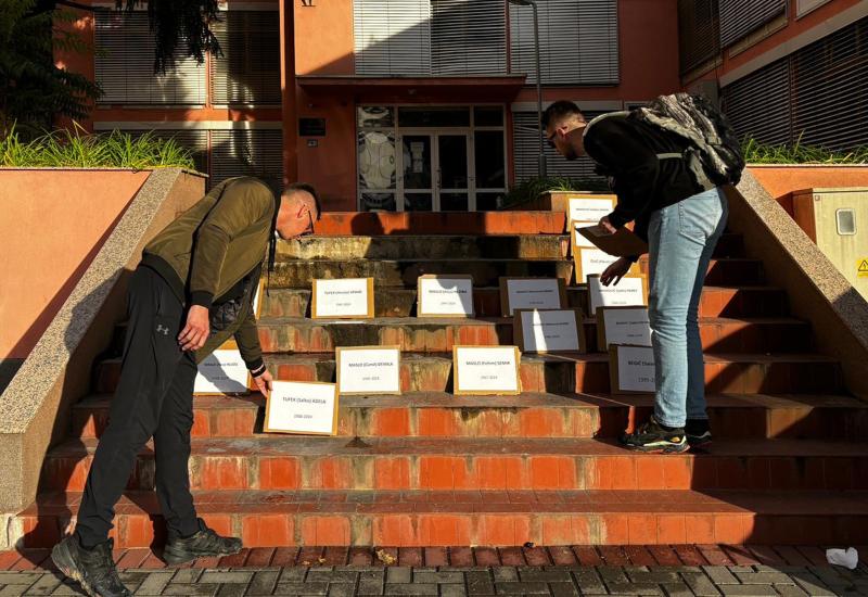 Postavljena imena žrtava tragedije u Jablanici ispred zgrade Tužiteljstva HNŽ